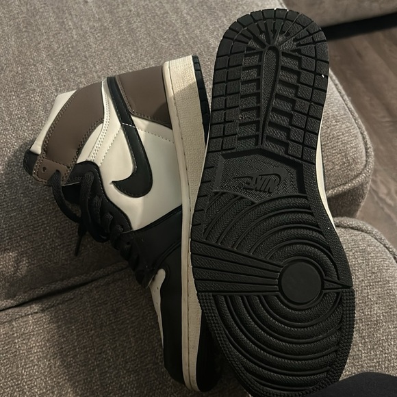 Nike AIR JORDAN 1 Retro High DARK MOCHA - Picture 4 of 6